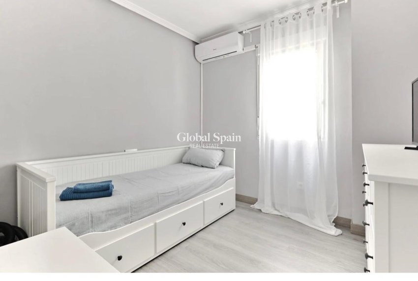 Wederverkoop - APPARTEMENT -
TORREVIEJA - Center