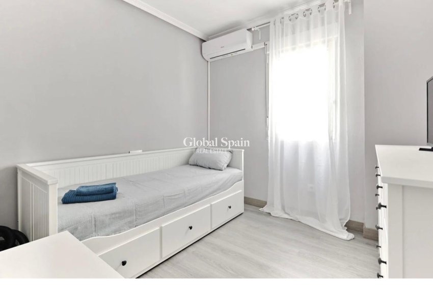 Wederverkoop - APPARTEMENT -
TORREVIEJA - Center