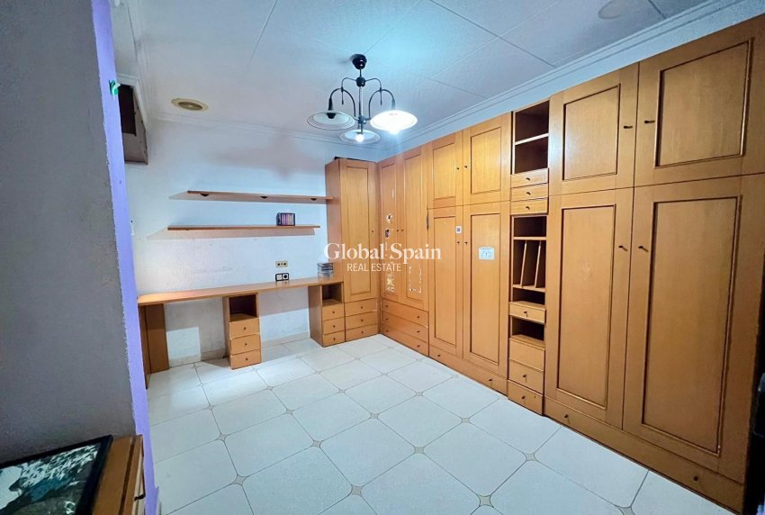 Wederverkoop - APPARTEMENT -
TORREVIEJA - Center