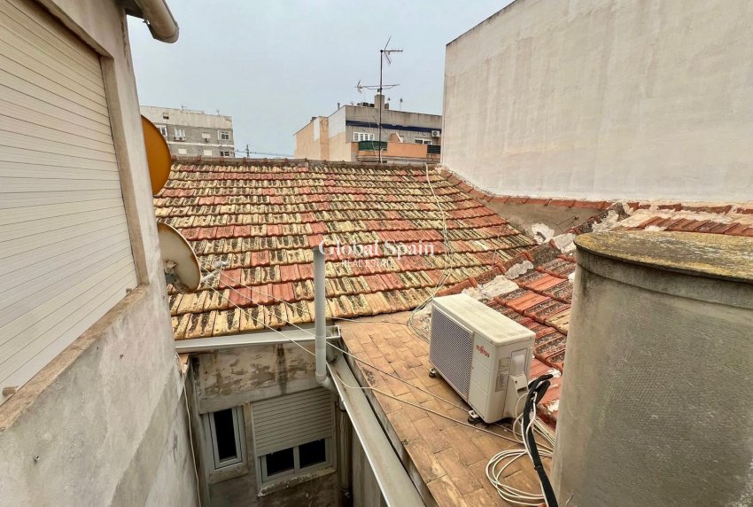 Wederverkoop - APPARTEMENT -
TORREVIEJA - Center