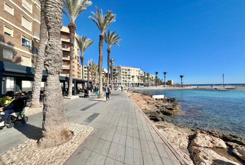 Wederverkoop - APPARTEMENT -
TORREVIEJA - Center