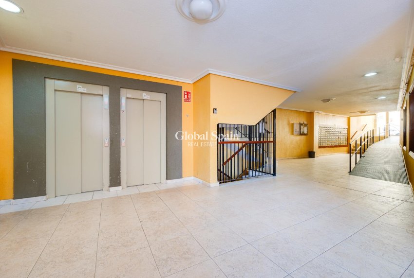 Wederverkoop - APPARTEMENT -
TORREVIEJA - Center