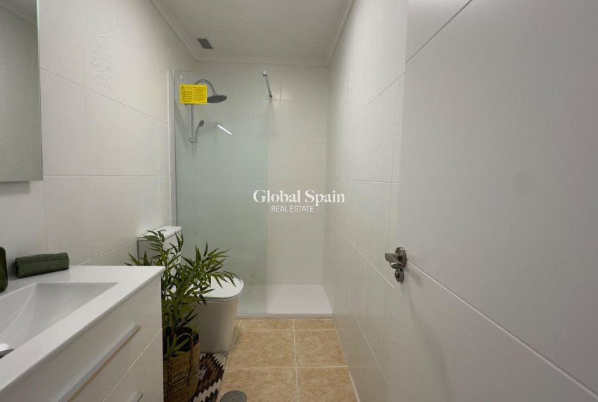 Wederverkoop - APPARTEMENT -
TORREVIEJA - Center