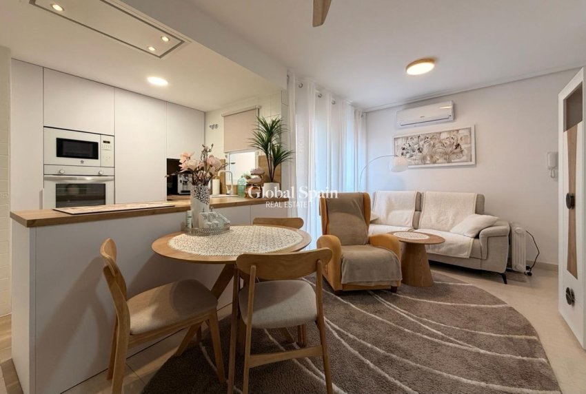 Wederverkoop - APPARTEMENT -
TORREVIEJA - Center