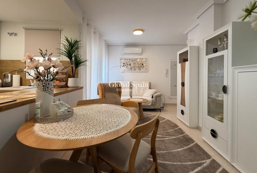 Wederverkoop - APPARTEMENT -
TORREVIEJA - Center