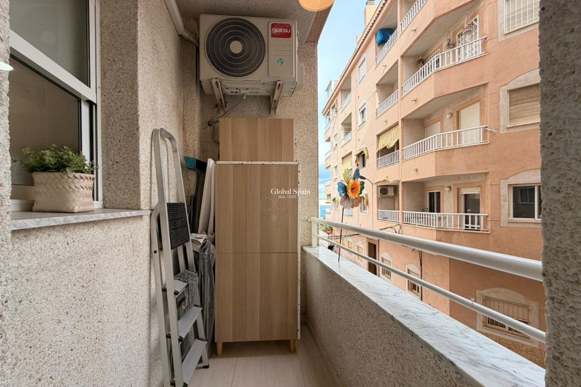 Wederverkoop - APPARTEMENT -
TORREVIEJA - Center