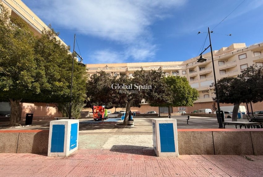 Wederverkoop - APPARTEMENT -
TORREVIEJA - Center