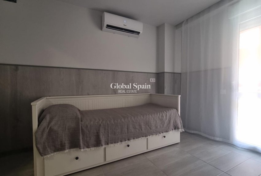 Wederverkoop - APPARTEMENT -
TORREVIEJA - Center