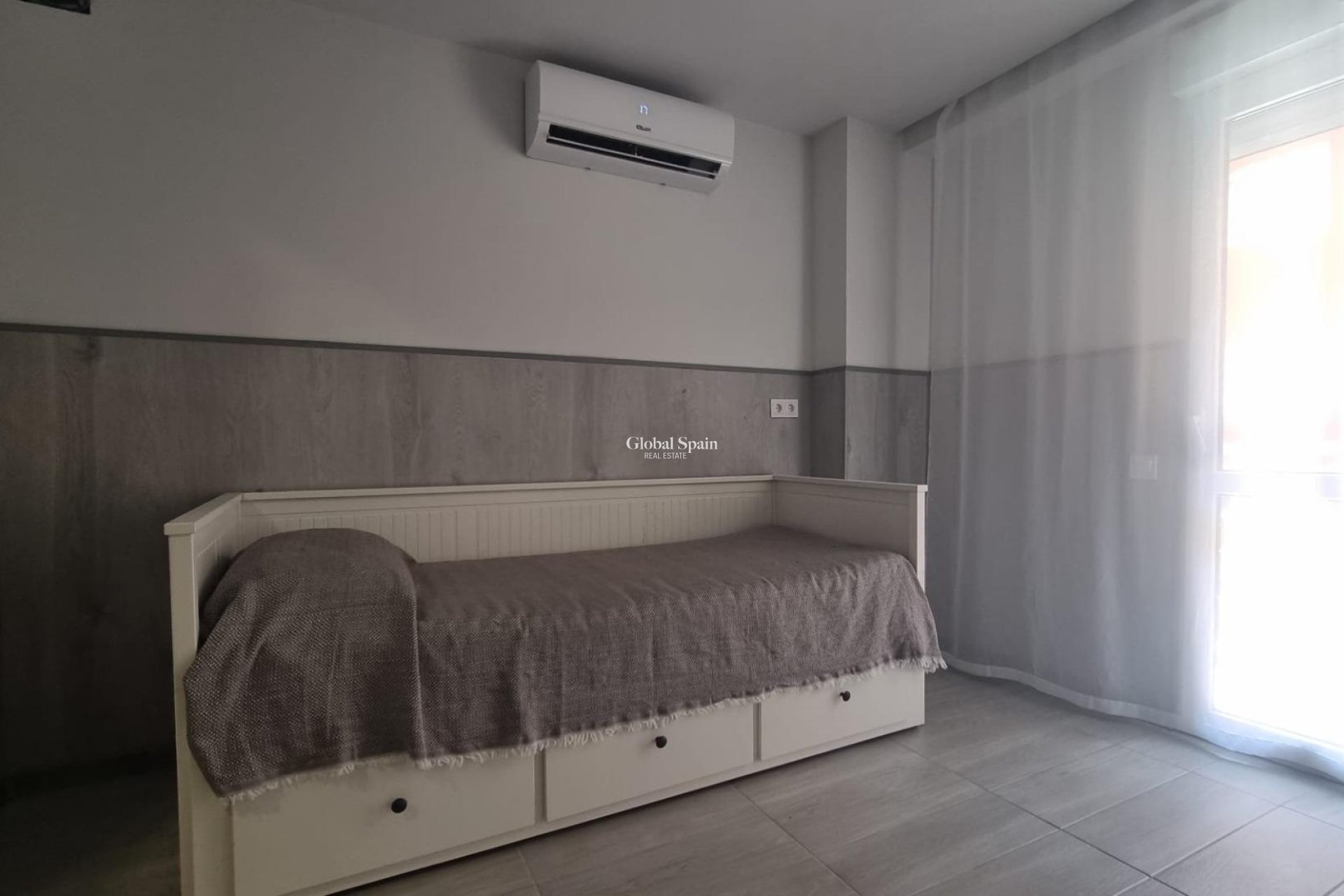 Wederverkoop - APPARTEMENT -
TORREVIEJA - Center