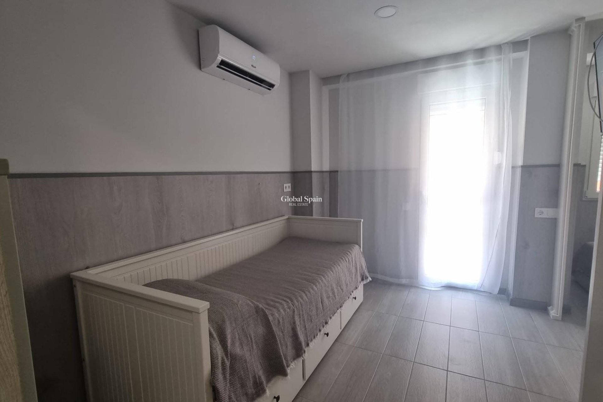 Wederverkoop - APPARTEMENT -
TORREVIEJA - Center