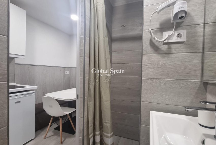 Wederverkoop - APPARTEMENT -
TORREVIEJA - Center