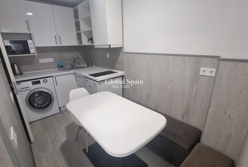 Wederverkoop - APPARTEMENT -
TORREVIEJA - Center