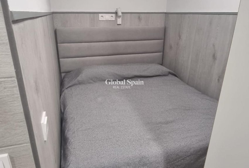 Wederverkoop - APPARTEMENT -
TORREVIEJA - Center