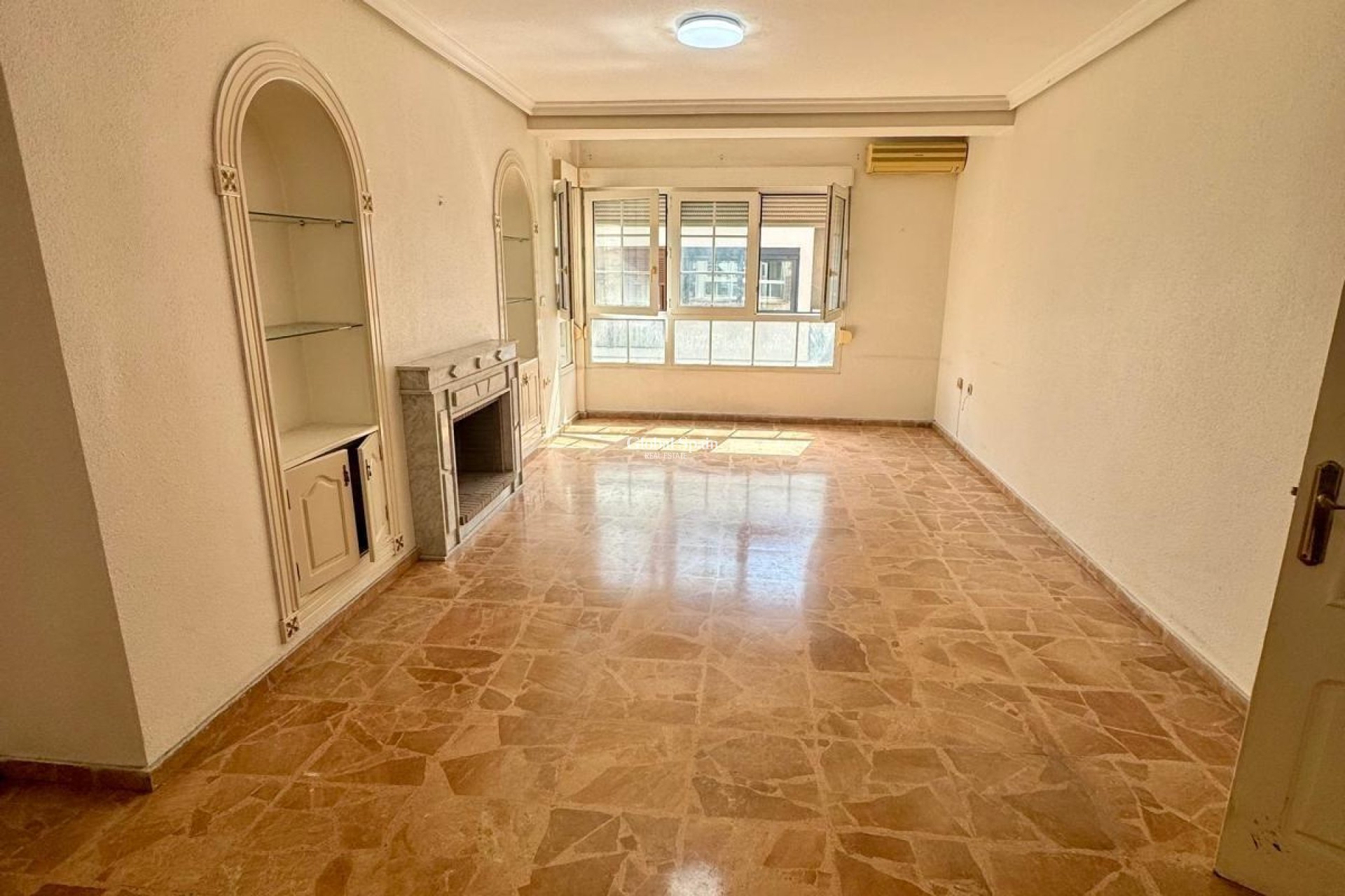 Wederverkoop - APPARTEMENT -
TORREVIEJA - Center