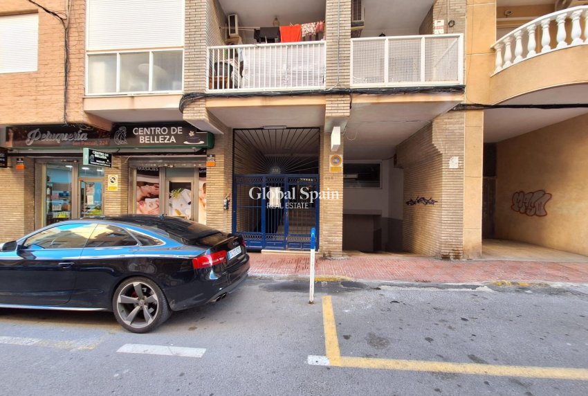 Wederverkoop - APPARTEMENT -
TORREVIEJA - Center