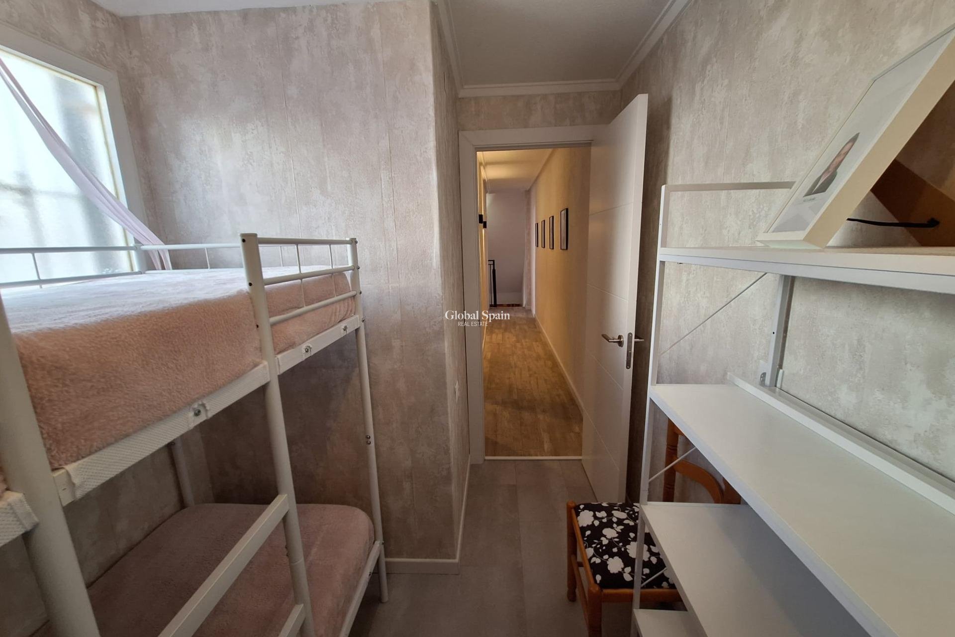 Wederverkoop - APPARTEMENT -
TORREVIEJA - Center