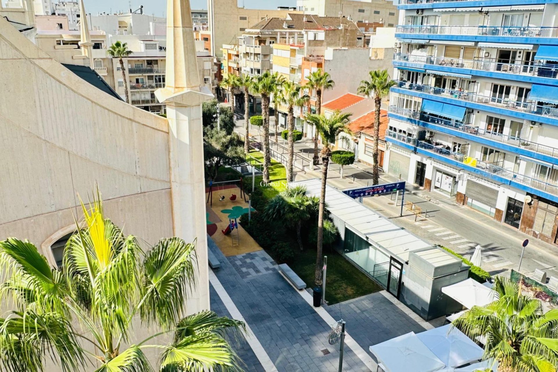 Wederverkoop - APPARTEMENT -
TORREVIEJA - Center