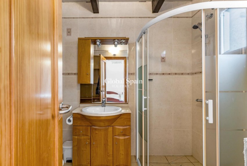 Wederverkoop - APPARTEMENT -
TORREVIEJA - Center