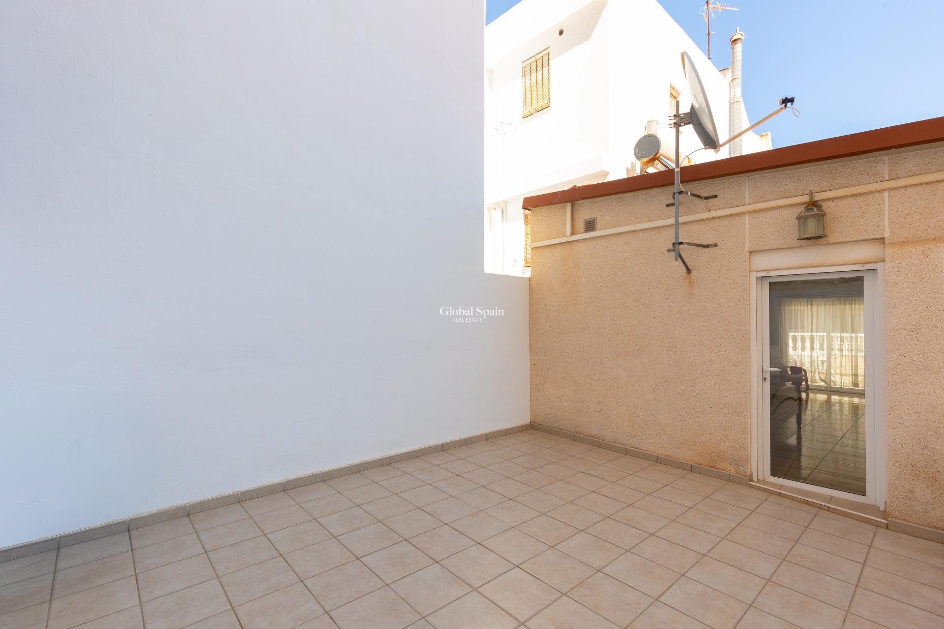 Wederverkoop - APPARTEMENT -
TORREVIEJA - Center