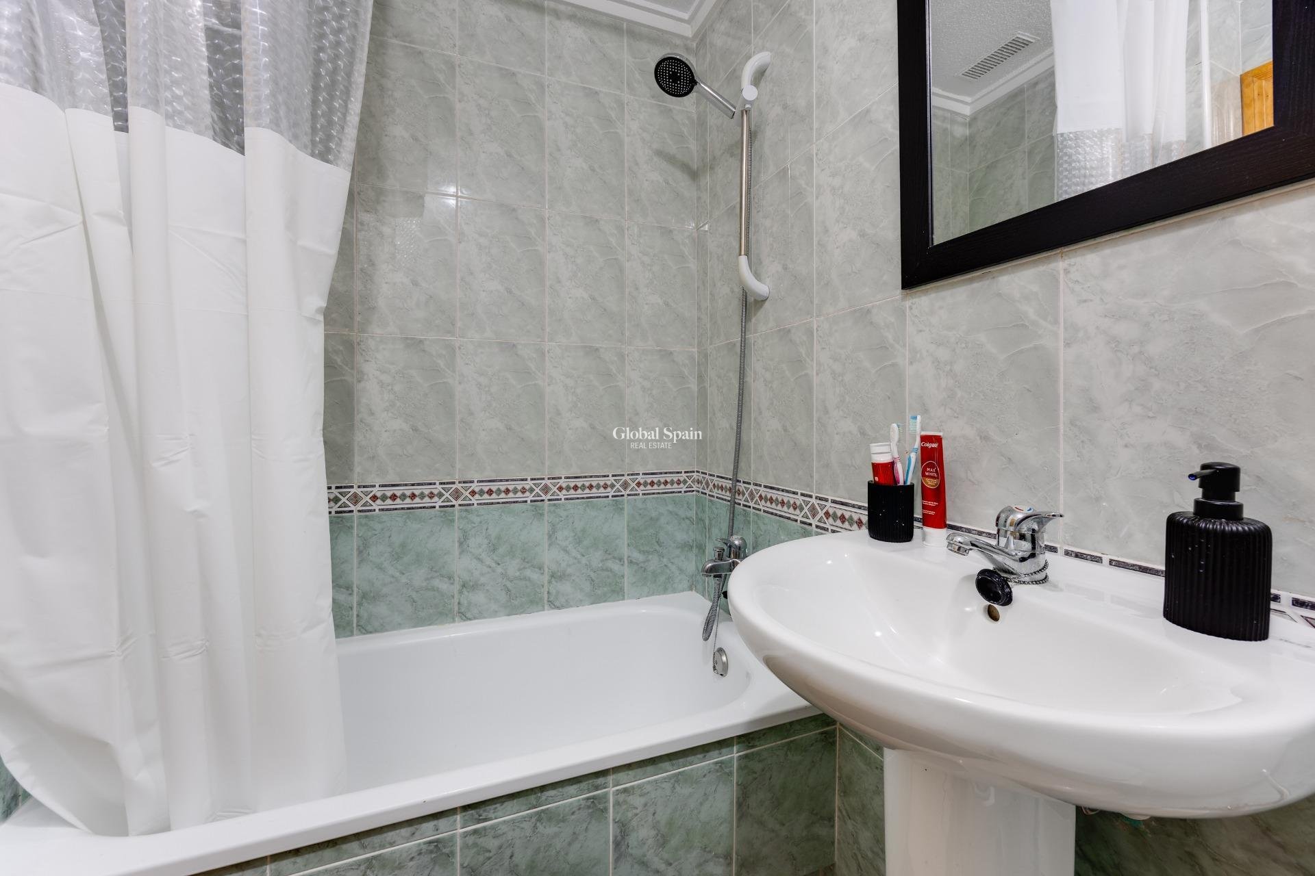 Wederverkoop - APPARTEMENT -
TORREVIEJA - Center