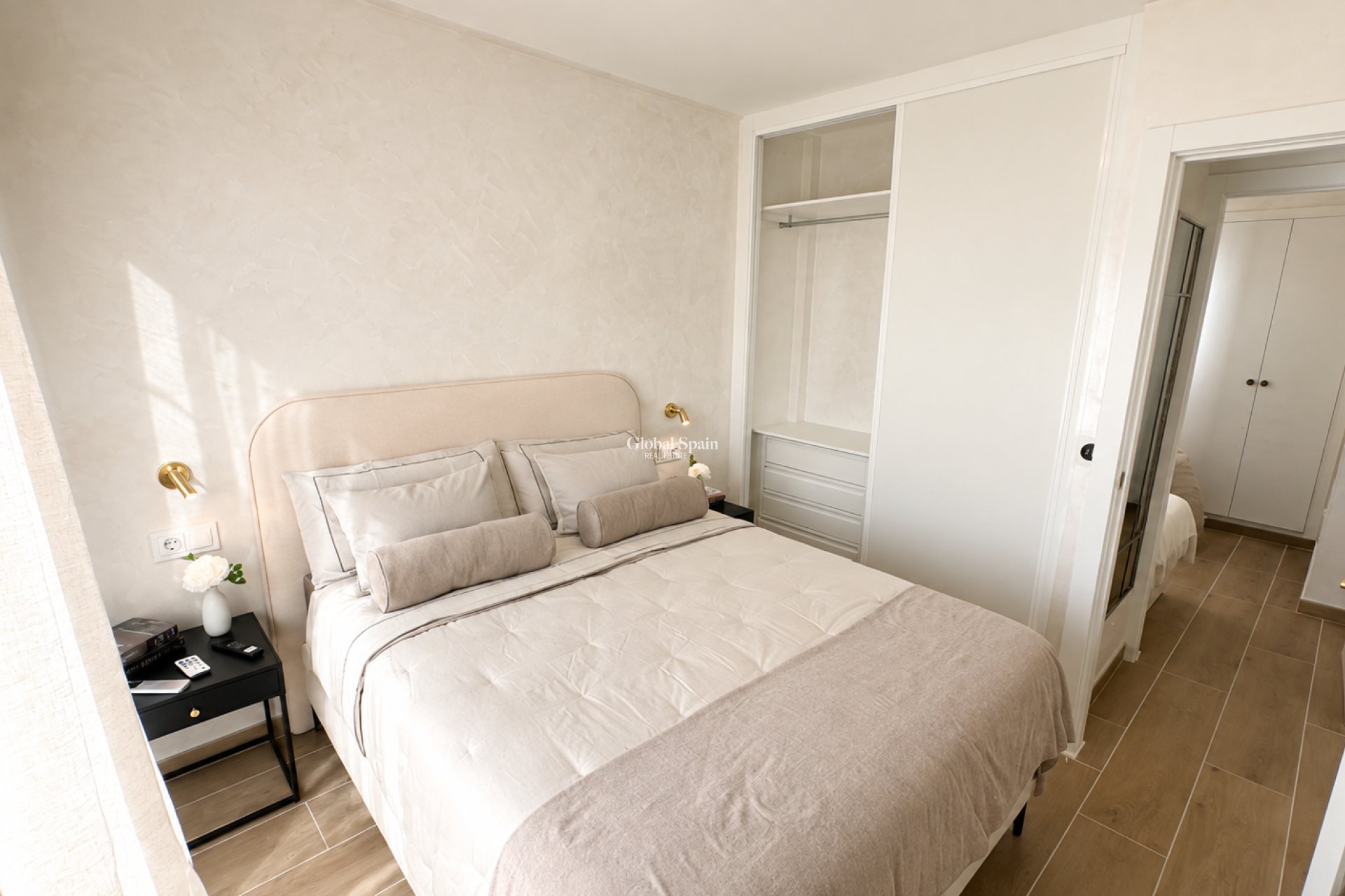 Wederverkoop - APPARTEMENT -
TORREVIEJA - Center