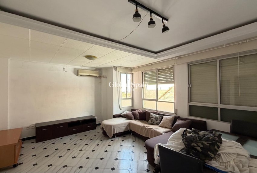 Wederverkoop - APPARTEMENT -
TORREVIEJA - Center