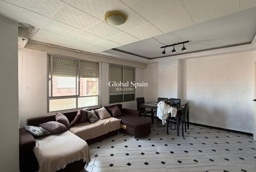 Wederverkoop - APPARTEMENT -
TORREVIEJA - Center