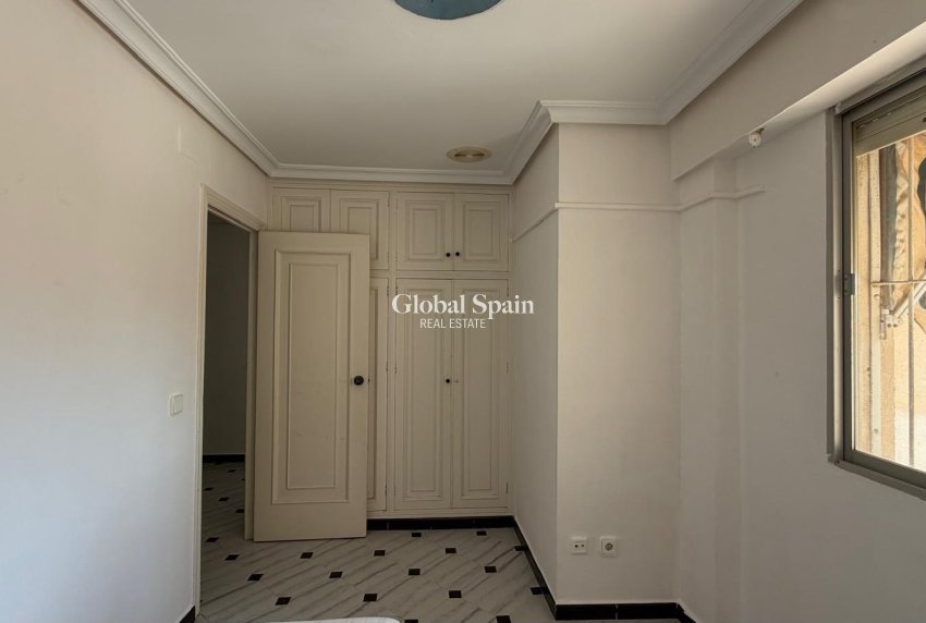 Wederverkoop - APPARTEMENT -
TORREVIEJA - Center