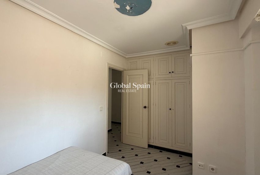 Wederverkoop - APPARTEMENT -
TORREVIEJA - Center
