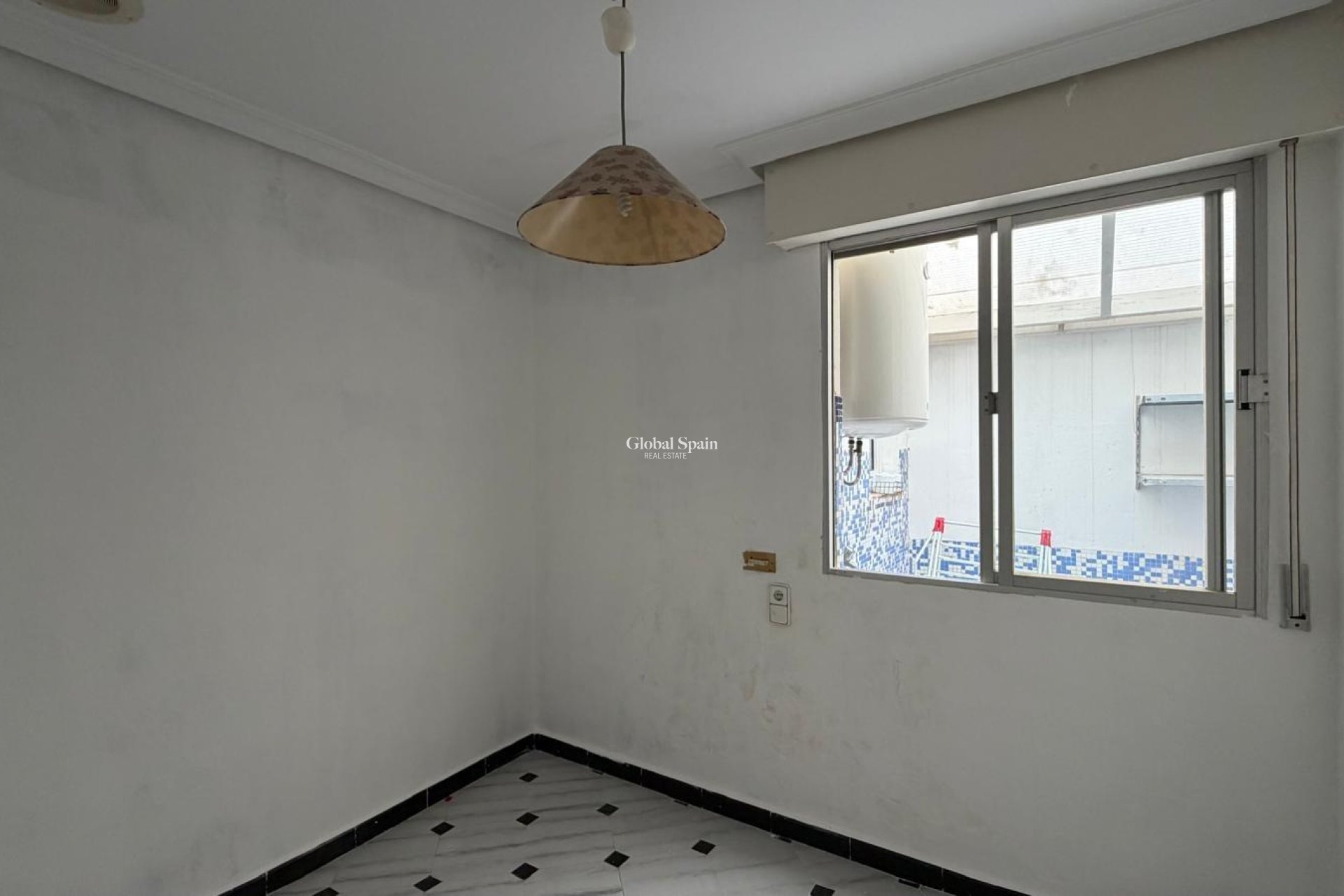 Wederverkoop - APPARTEMENT -
TORREVIEJA - Center