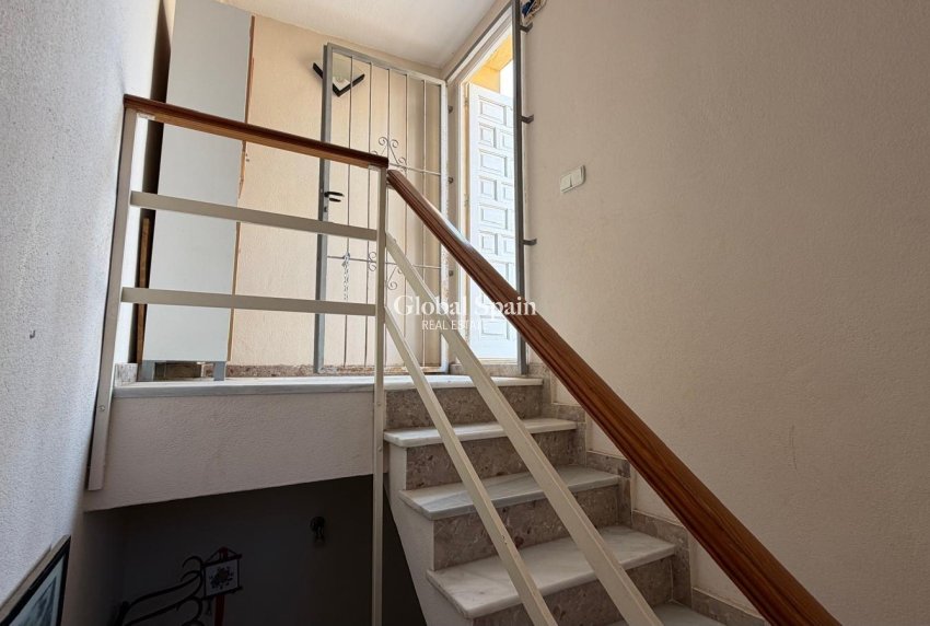 Wederverkoop - APPARTEMENT -
TORREVIEJA - Center