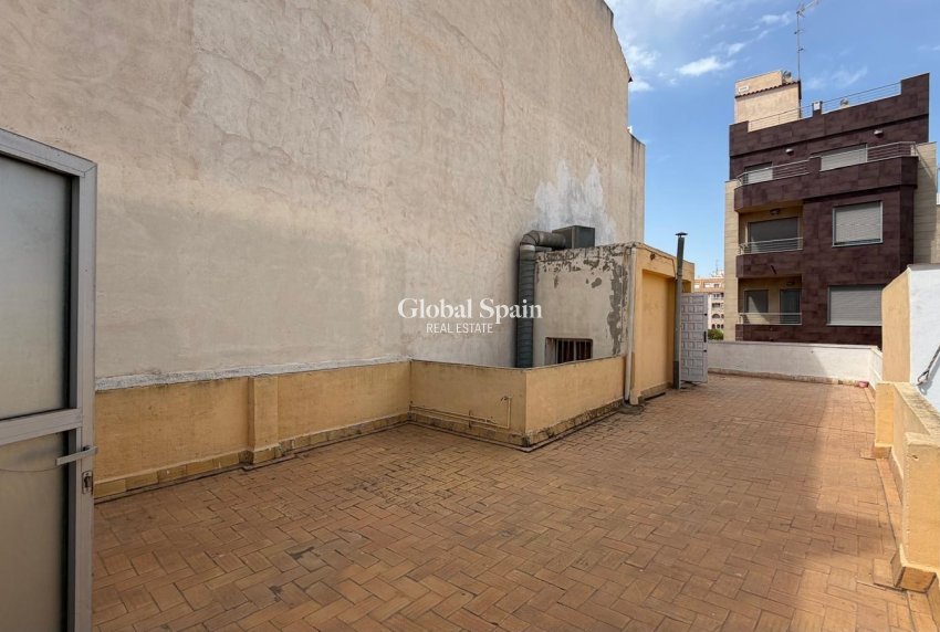 Wederverkoop - APPARTEMENT -
TORREVIEJA - Center