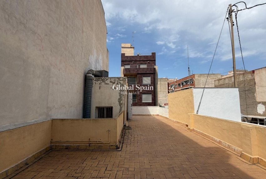 Wederverkoop - APPARTEMENT -
TORREVIEJA - Center