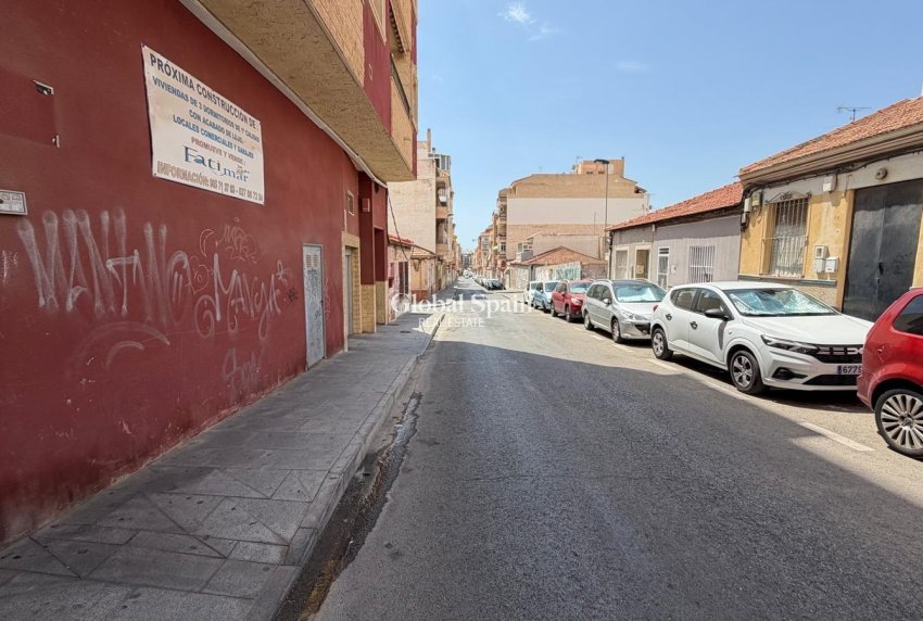 Wederverkoop - APPARTEMENT -
TORREVIEJA - Center