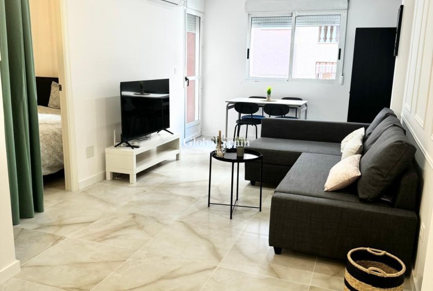 Wederverkoop - APPARTEMENT -
TORREVIEJA - Center