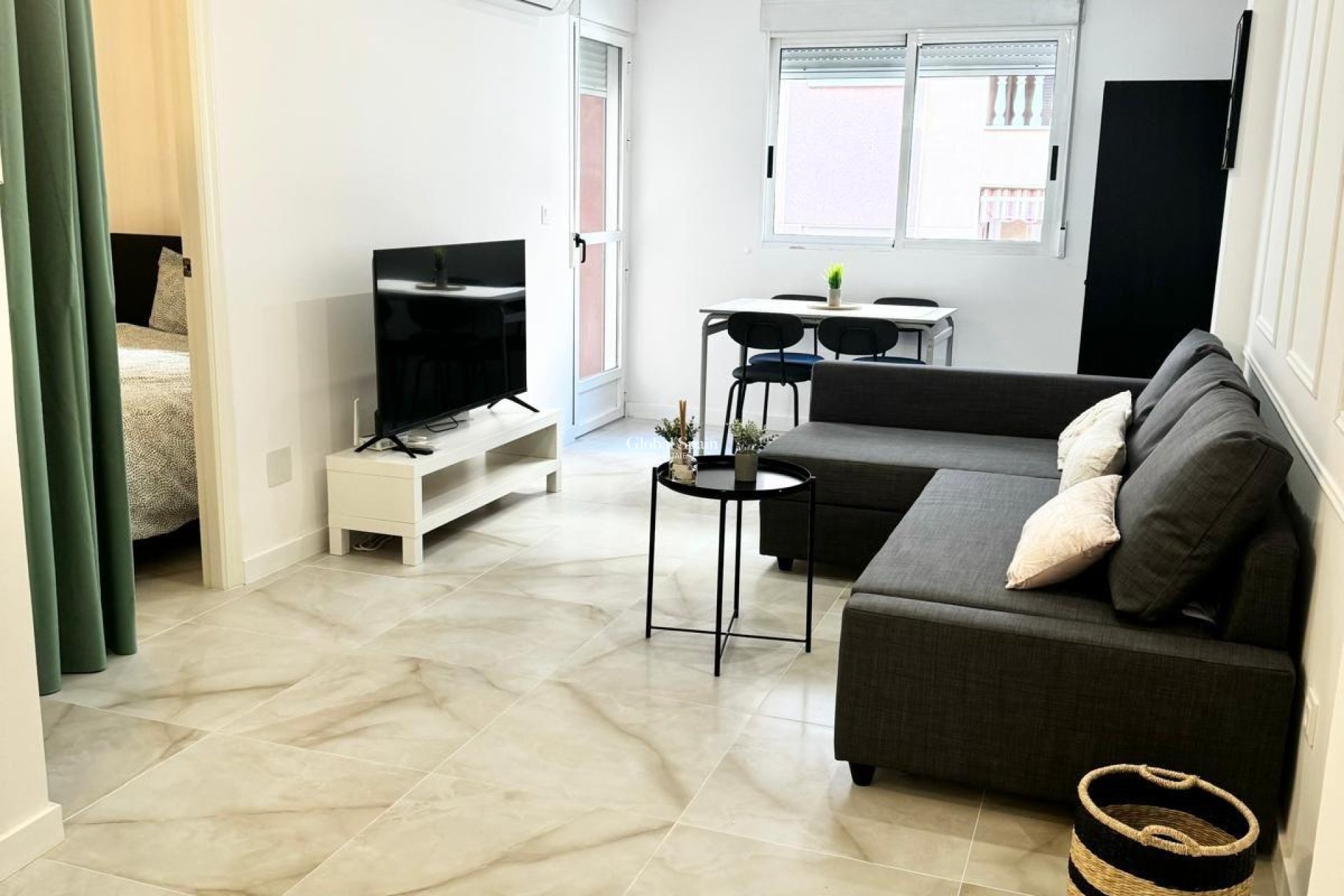 Wederverkoop - APPARTEMENT -
TORREVIEJA - Center