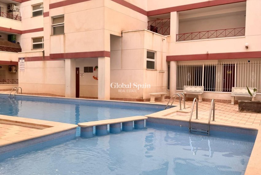Wederverkoop - APPARTEMENT -
TORREVIEJA - Center