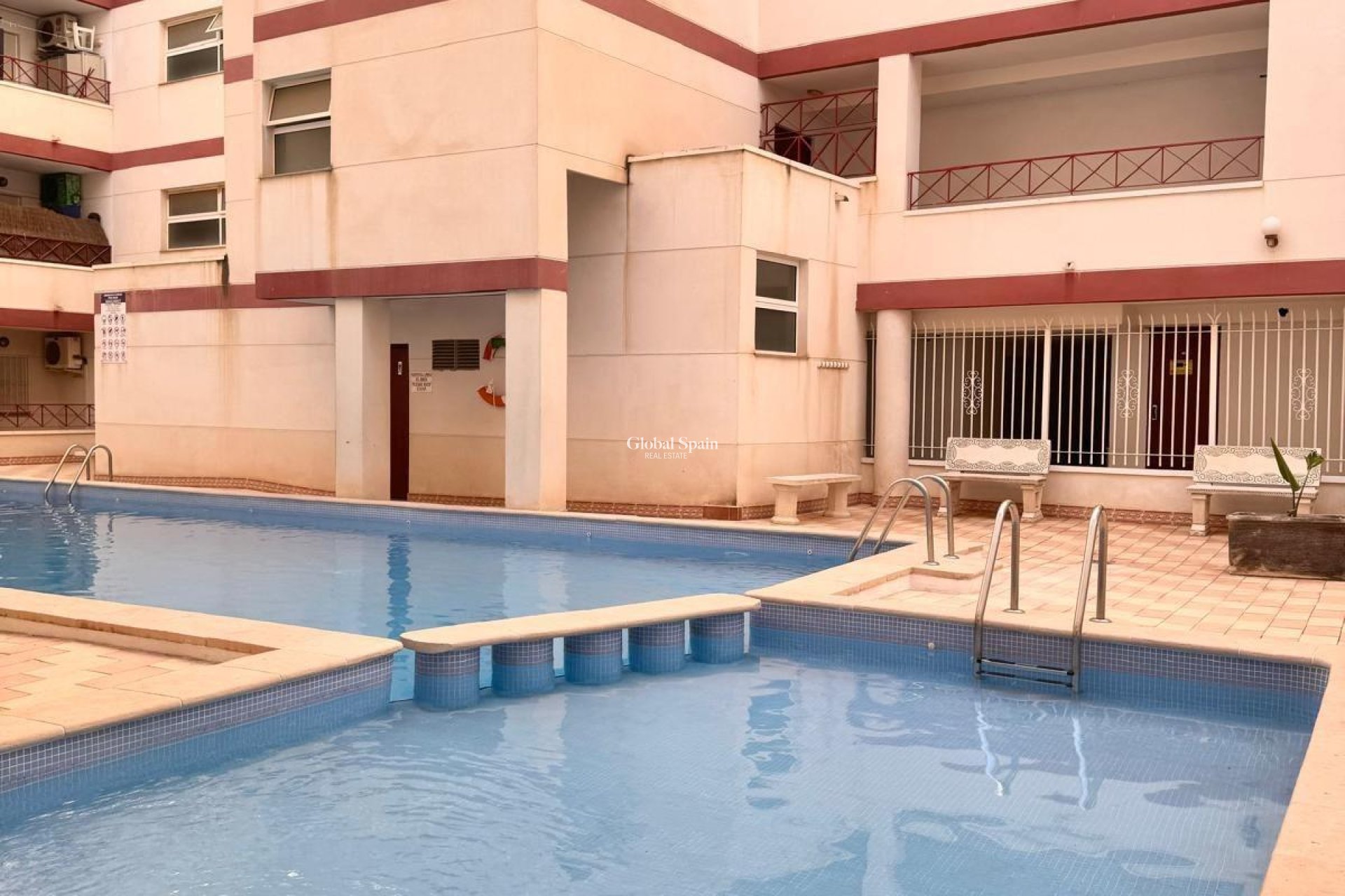 Wederverkoop - APPARTEMENT -
TORREVIEJA - Center