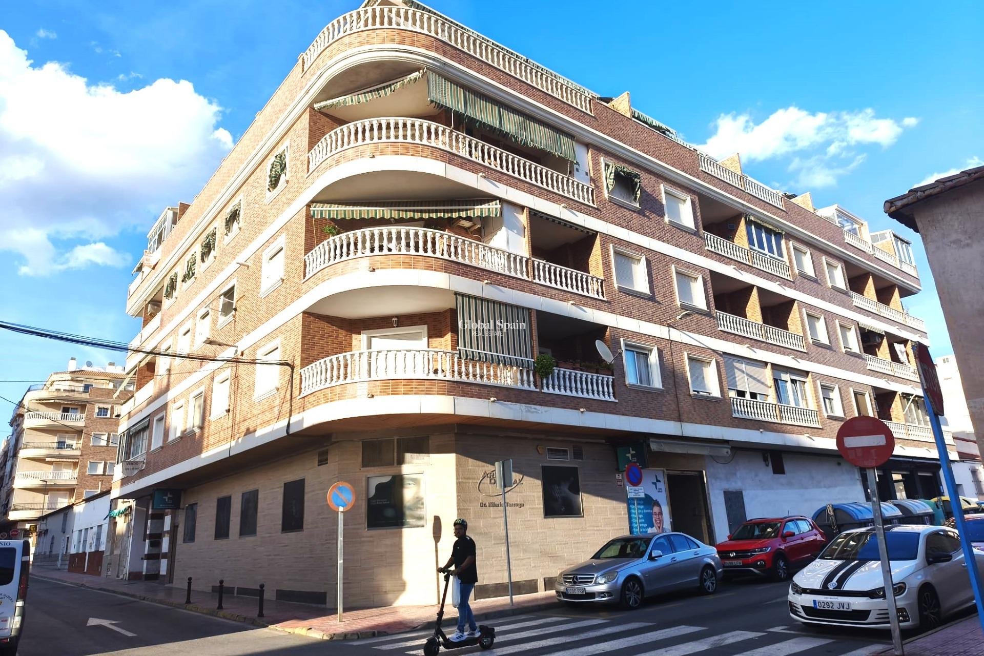 Wederverkoop - APPARTEMENT -
TORREVIEJA - Center