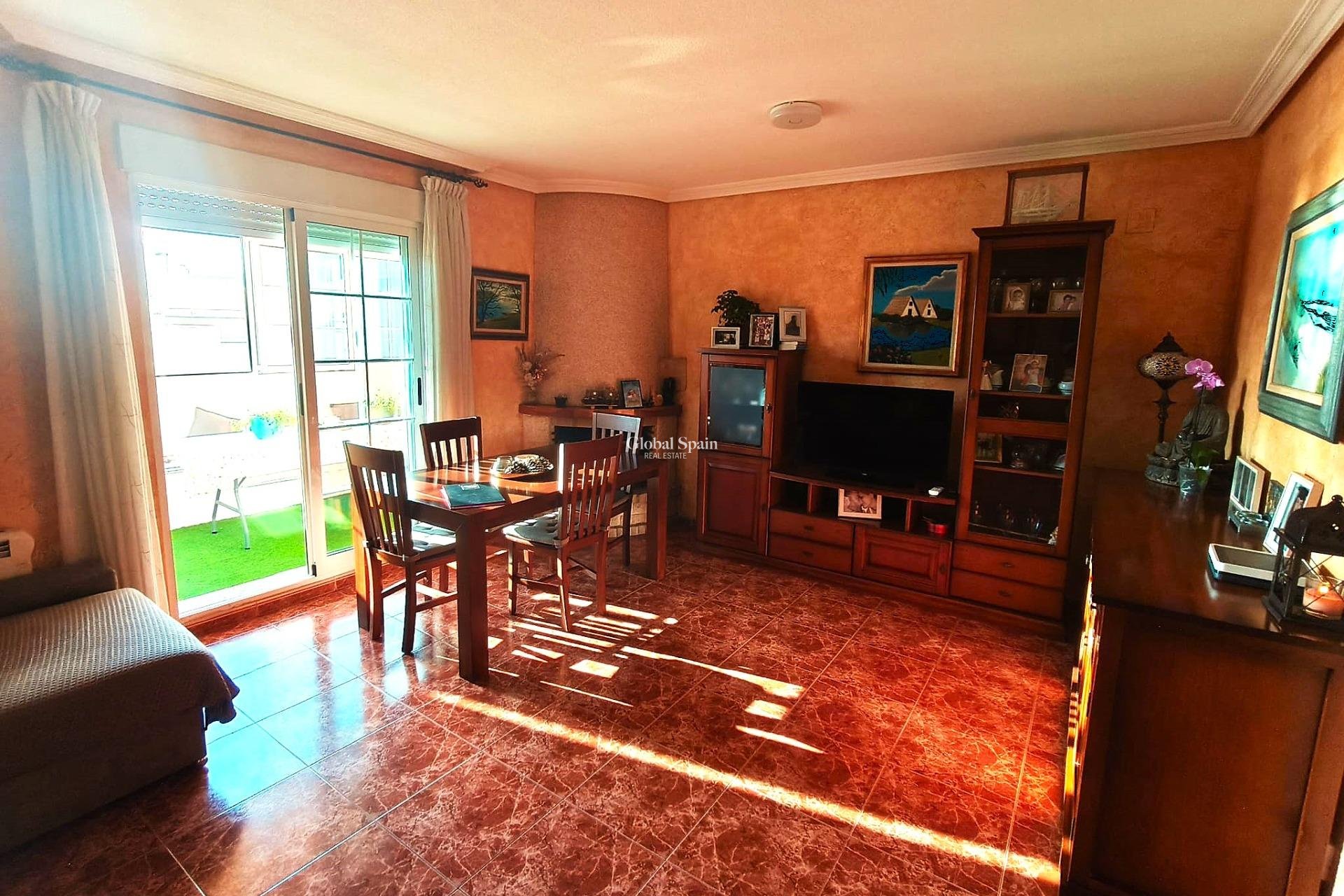 Wederverkoop - APPARTEMENT -
TORREVIEJA - Center