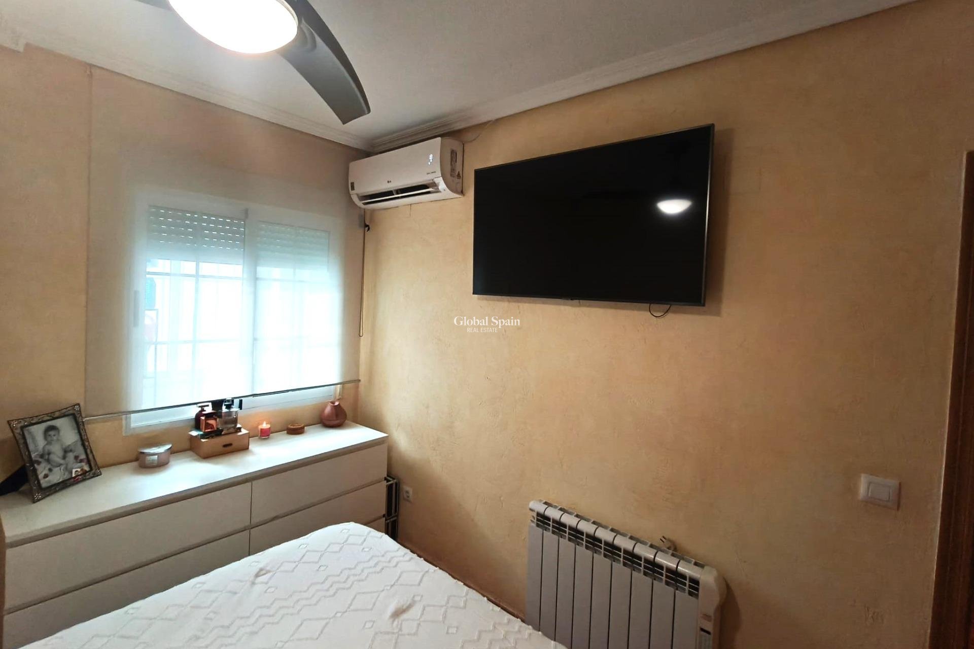 Wederverkoop - APPARTEMENT -
TORREVIEJA - Center