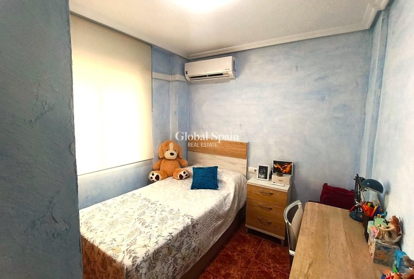 Wederverkoop - APPARTEMENT -
TORREVIEJA - Center