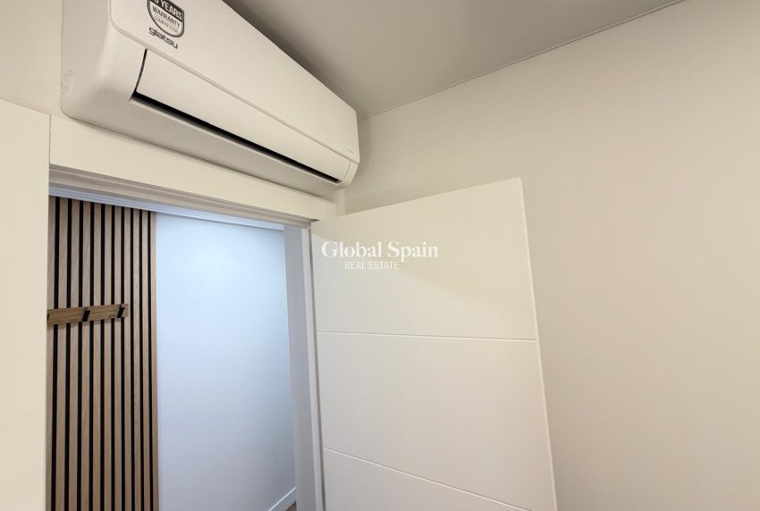 Wederverkoop - APPARTEMENT -
TORREVIEJA - Center