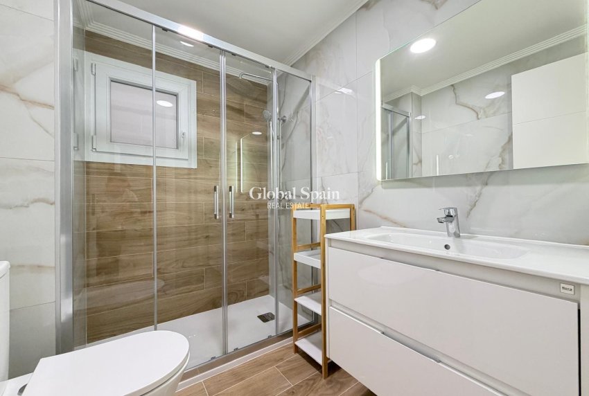 Wederverkoop - APPARTEMENT -
TORREVIEJA - Center