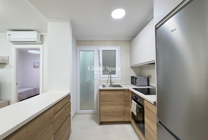 Wederverkoop - APPARTEMENT -
TORREVIEJA - Center