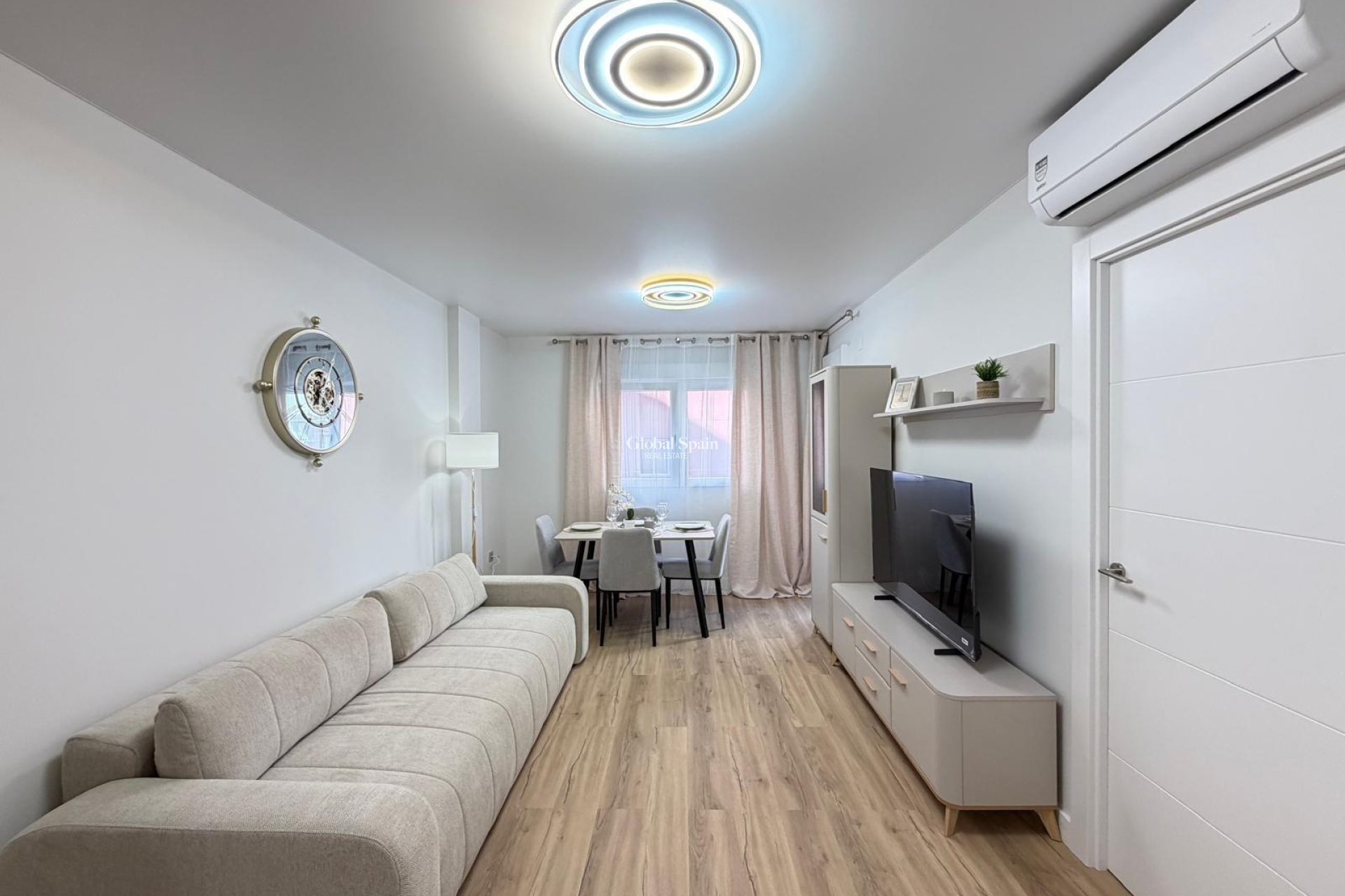 Wederverkoop - APPARTEMENT -
TORREVIEJA - Center