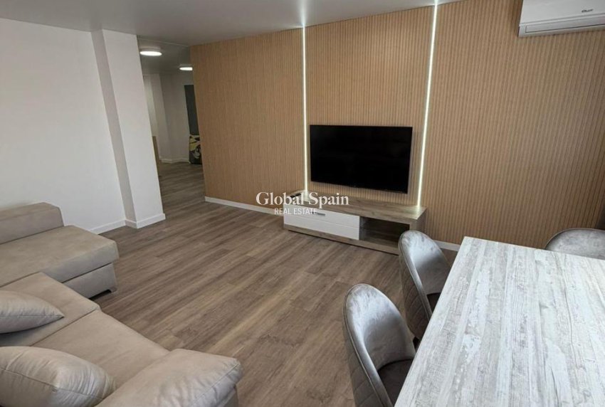 Wederverkoop - APPARTEMENT -
TORREVIEJA - Center