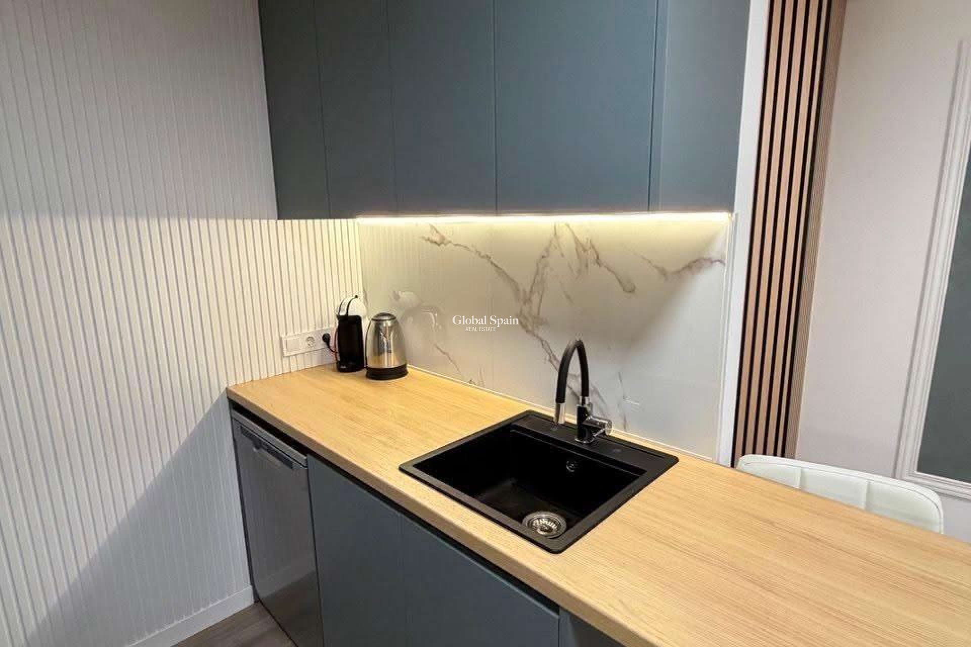 Wederverkoop - APPARTEMENT -
TORREVIEJA - Center