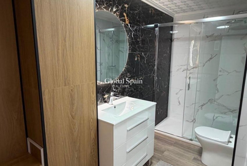 Wederverkoop - APPARTEMENT -
TORREVIEJA - Center