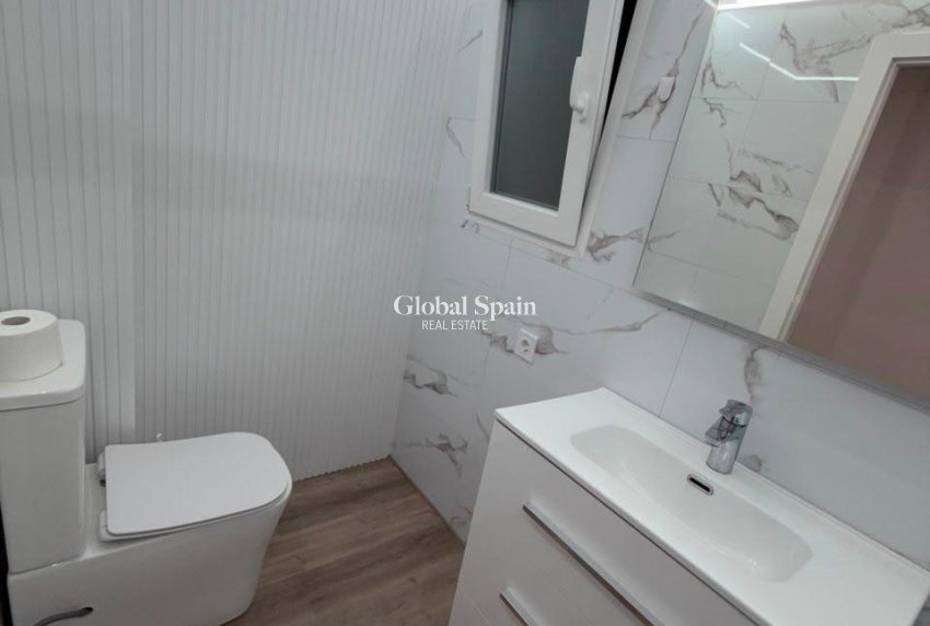Wederverkoop - APPARTEMENT -
TORREVIEJA - Center